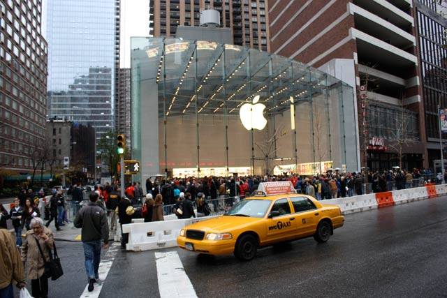 Crowds outside the Apple Store UWS